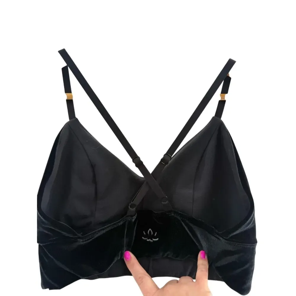 NWT Beyond Yoga Velvet Motion Bra Gym Cropped Top Black Workout Size Medium - Picture 8 of 14